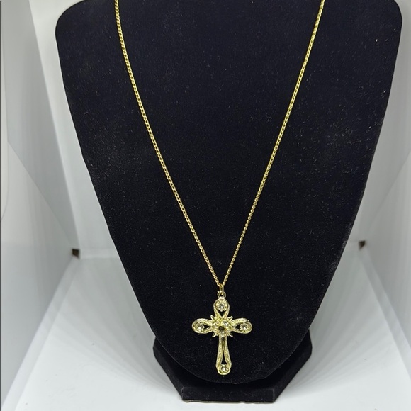 Jewelry - Elegant Gold Cross Pendant Necklace